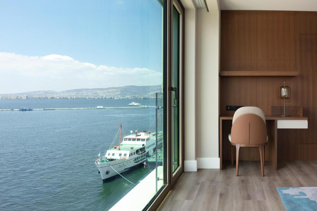 Izmir Marriott Hotel Bagian luar foto View from a room