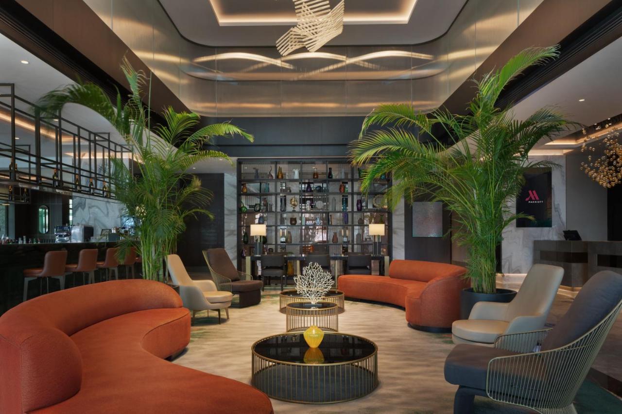 Izmir Marriott Hotel Bagian luar foto The lobby of the hotel