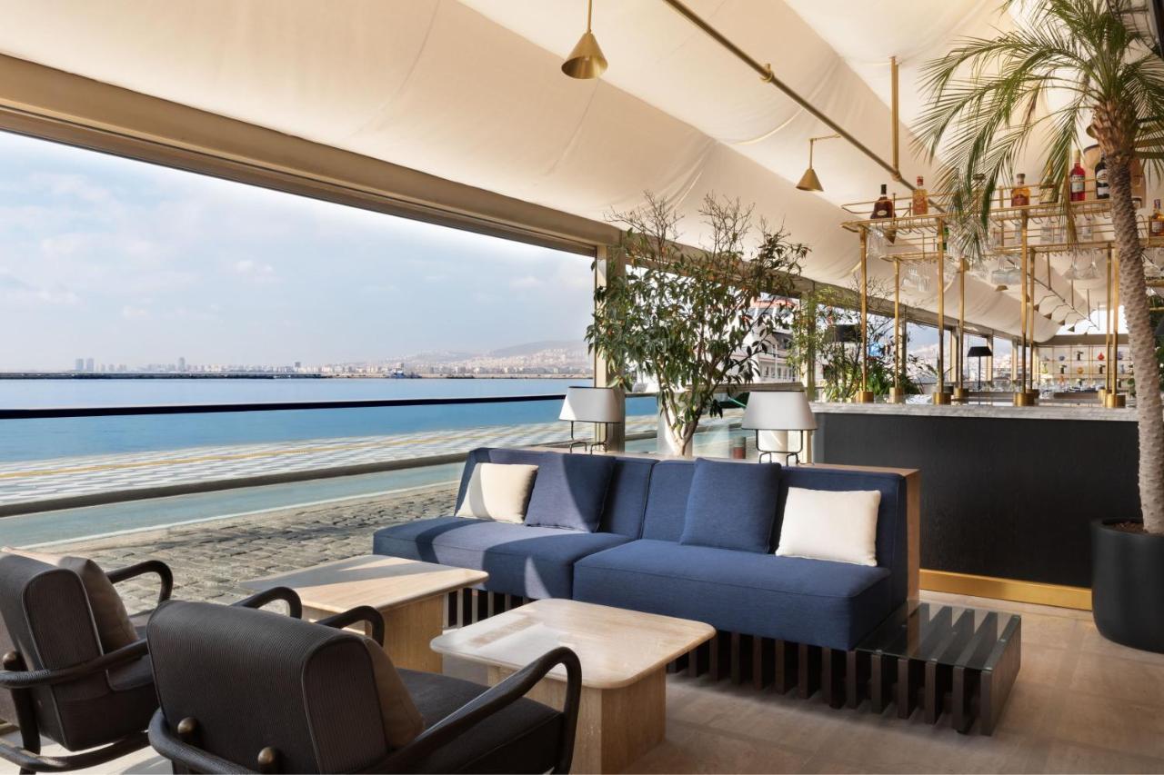 Izmir Marriott Hotel Bagian luar foto The Bar