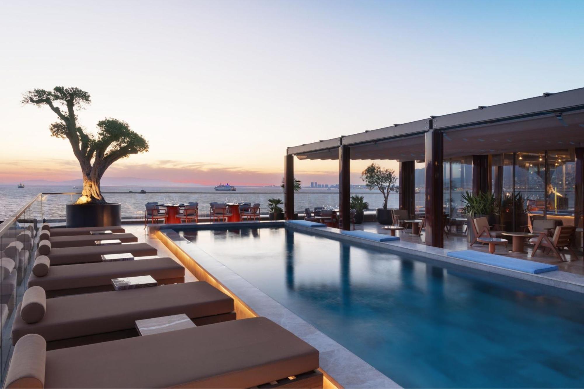 Izmir Marriott Hotel Bagian luar foto The Pool at the Westin Athens